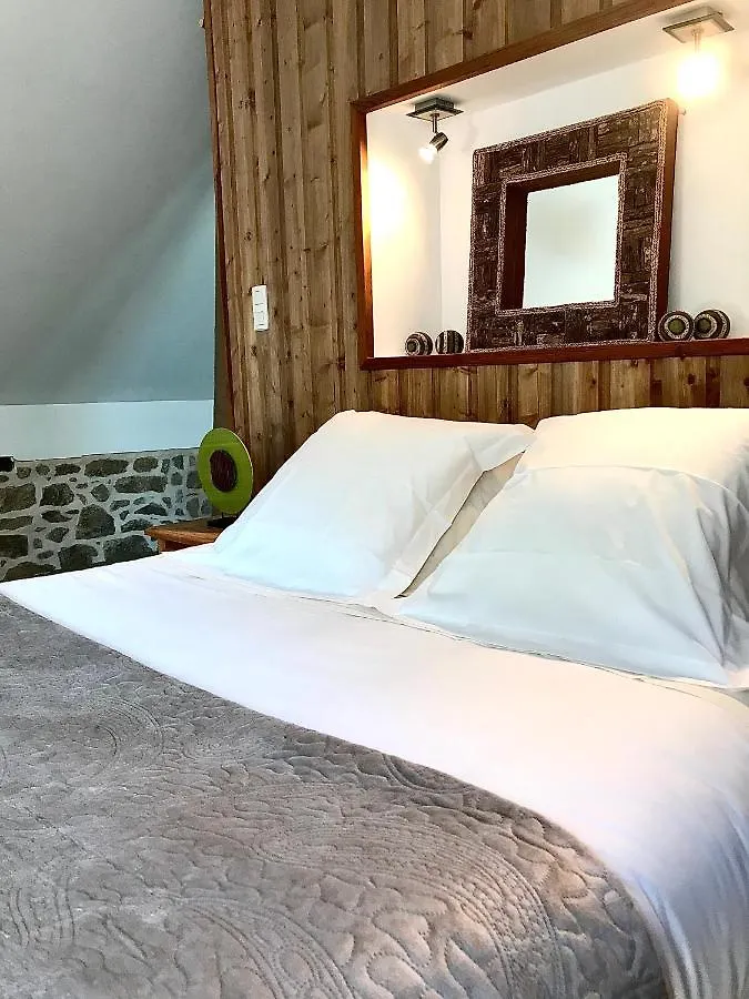 Bed & Breakfast A L'Oree Du Bois Pommerit-le-Vicomte Frankrike