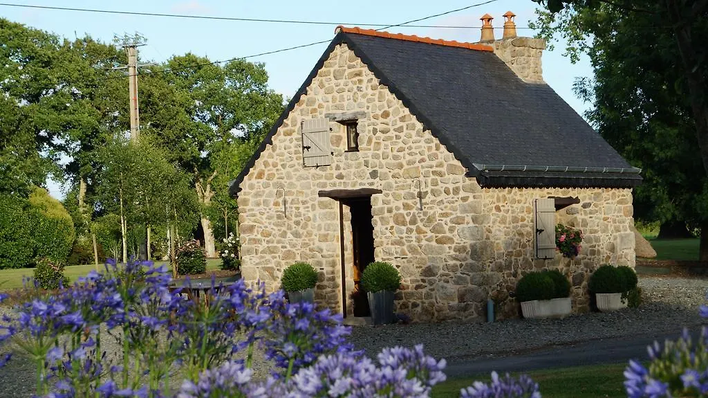 A L'Oree Du Bois Pommerit-le-Vicomte